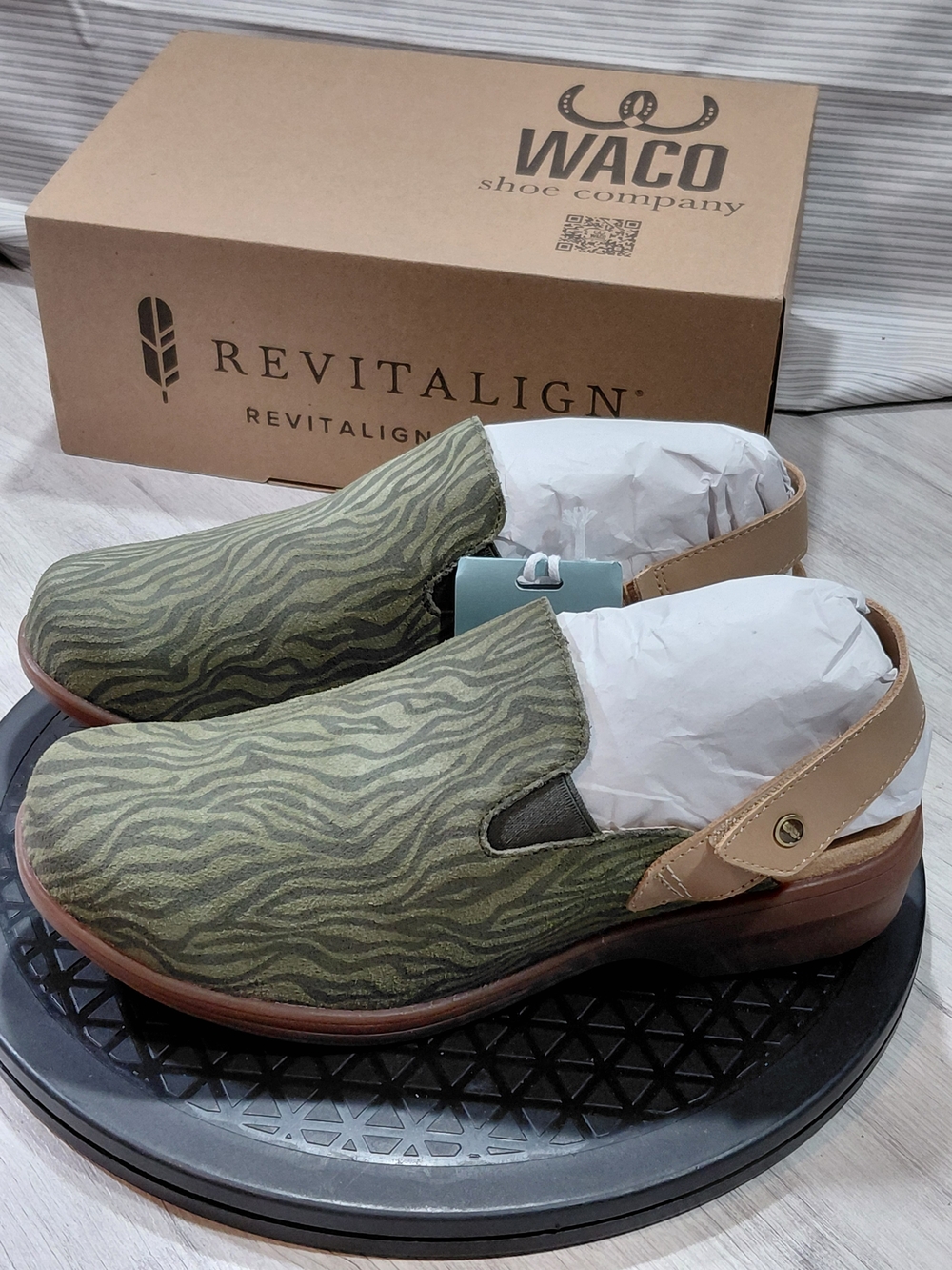NWT Revitalign Women IdyIIwIID Slip-On Clog Olive Green Stripe Adj Heel Strap W8
